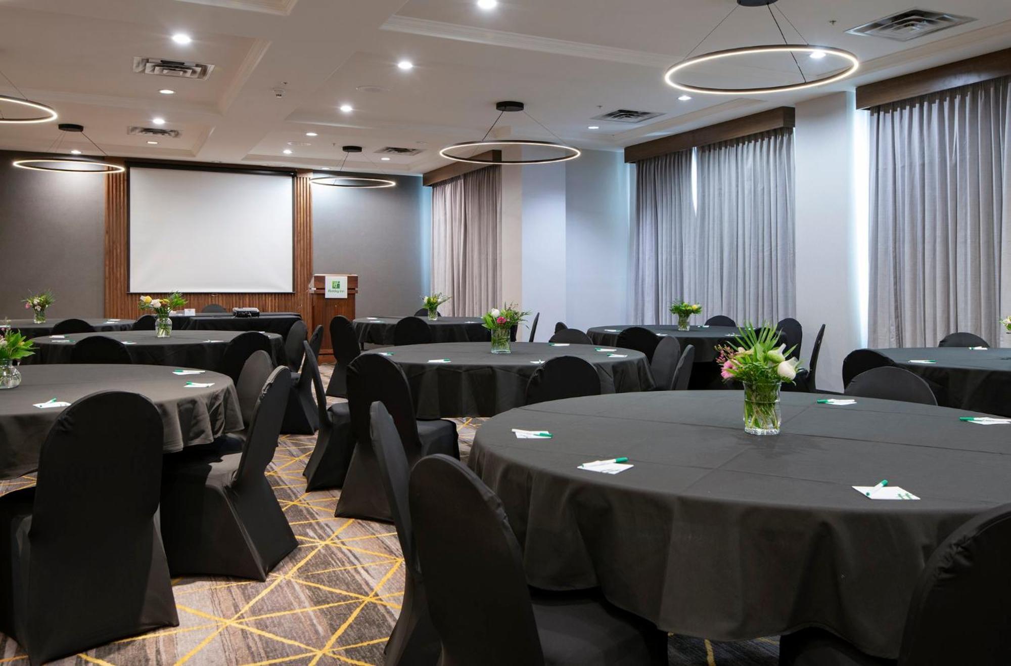 Holiday Inn Hotel And Suites-Kamloops By Ihg Экстерьер фото