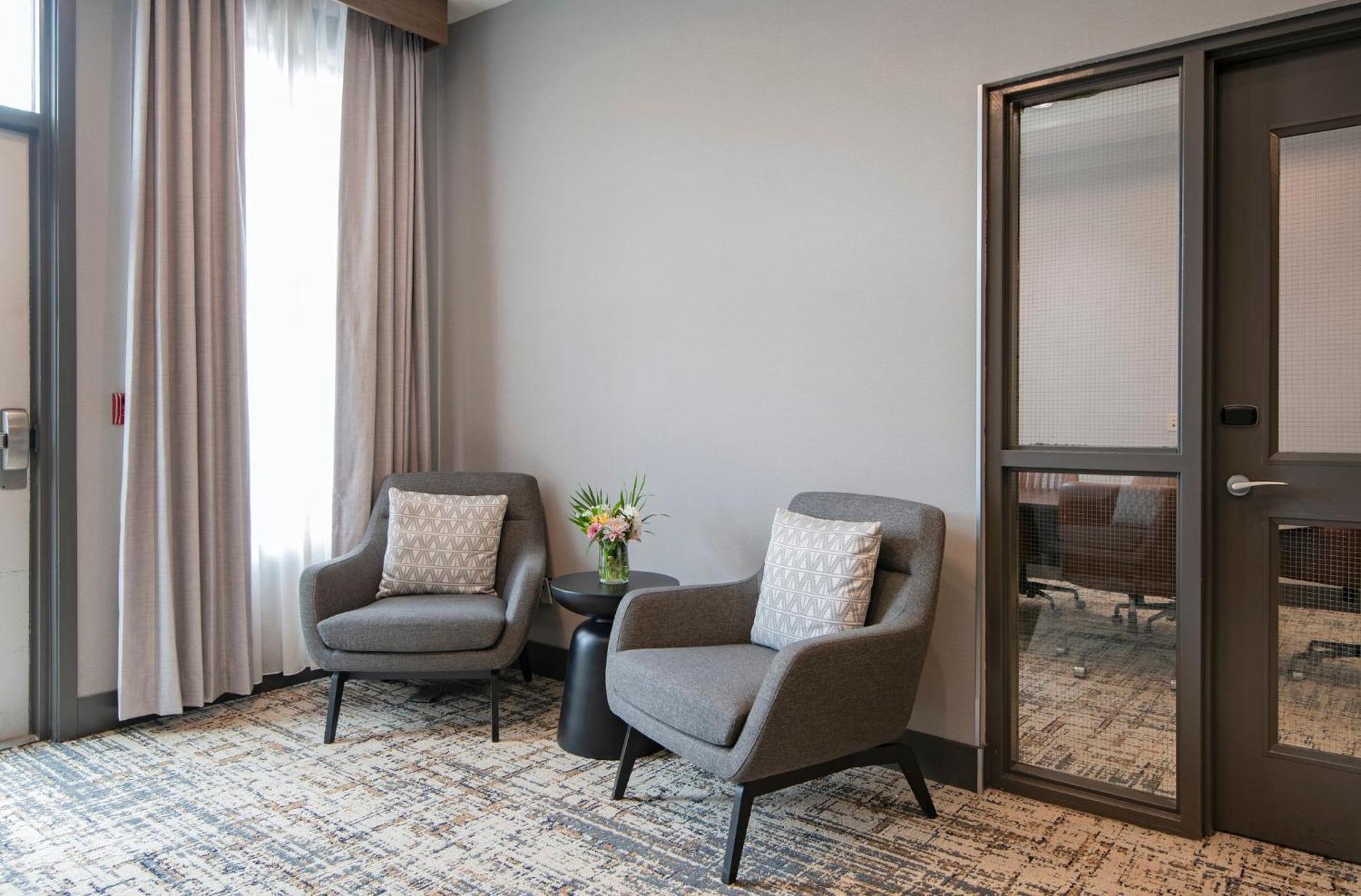 Holiday Inn Hotel And Suites-Kamloops By Ihg Экстерьер фото