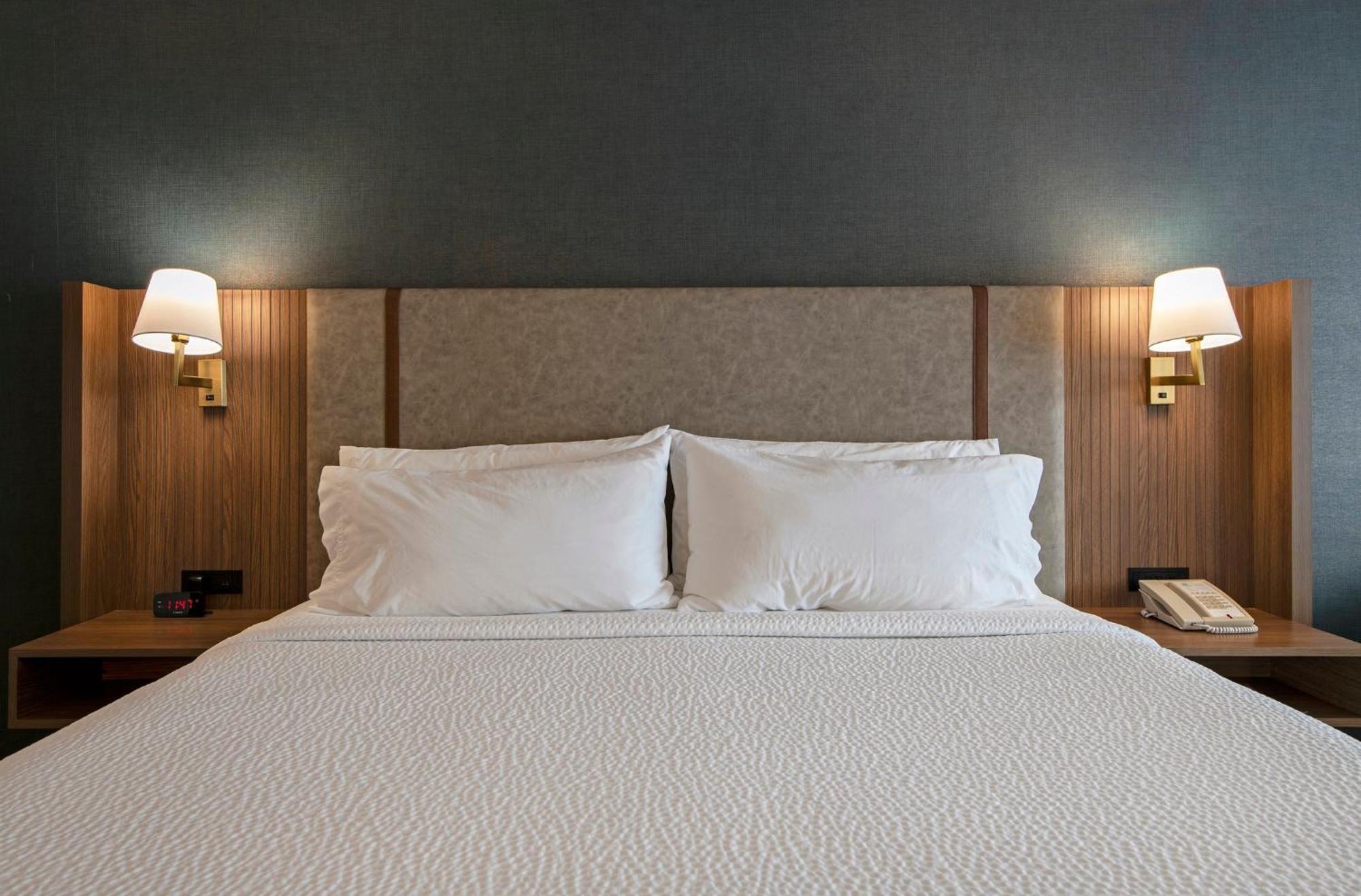 Holiday Inn Hotel And Suites-Kamloops By Ihg Экстерьер фото